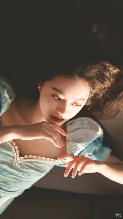 赵今麦 | cr@__南宫_
#赵今麦蓝色玫瑰短裙# ​​​