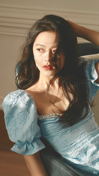 赵今麦 | cr@__南宫_
#赵今麦蓝色玫瑰短裙# ​​​