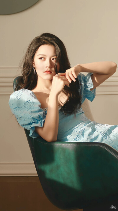 赵今麦 | cr@__南宫_
#赵今麦蓝色玫瑰短裙# ​​​