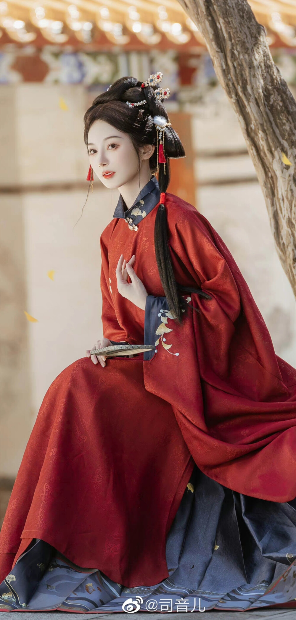 汉服
寒谷有春意，南枝向北山。
画中仙:@司音儿