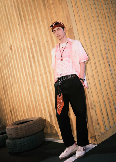 王一博 粉色系奶啵