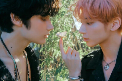 TOMORROW_X_TOGETHER
TXT