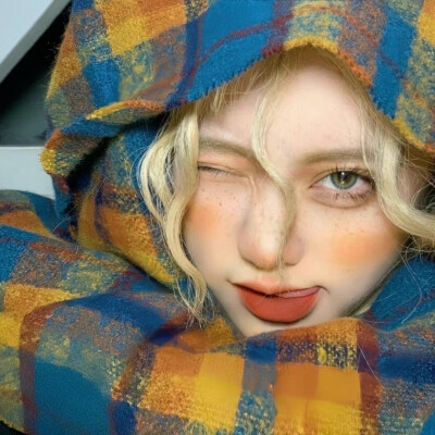 “应该是从爱里获得快乐和力量，而不是花光了力量和快乐去爱。” ​​​​