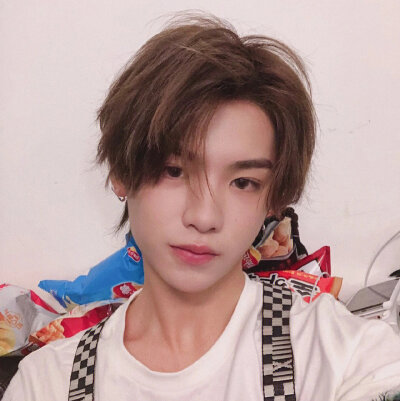 黄明昊