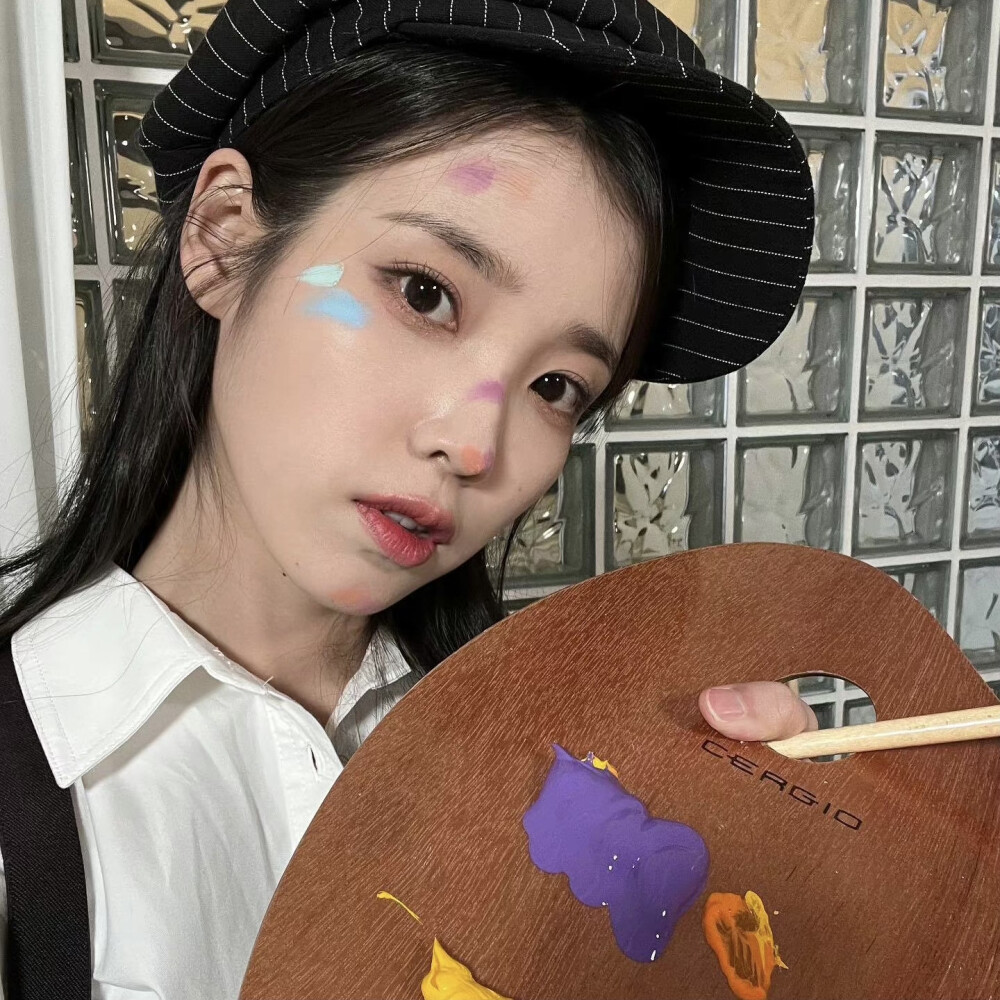 IU