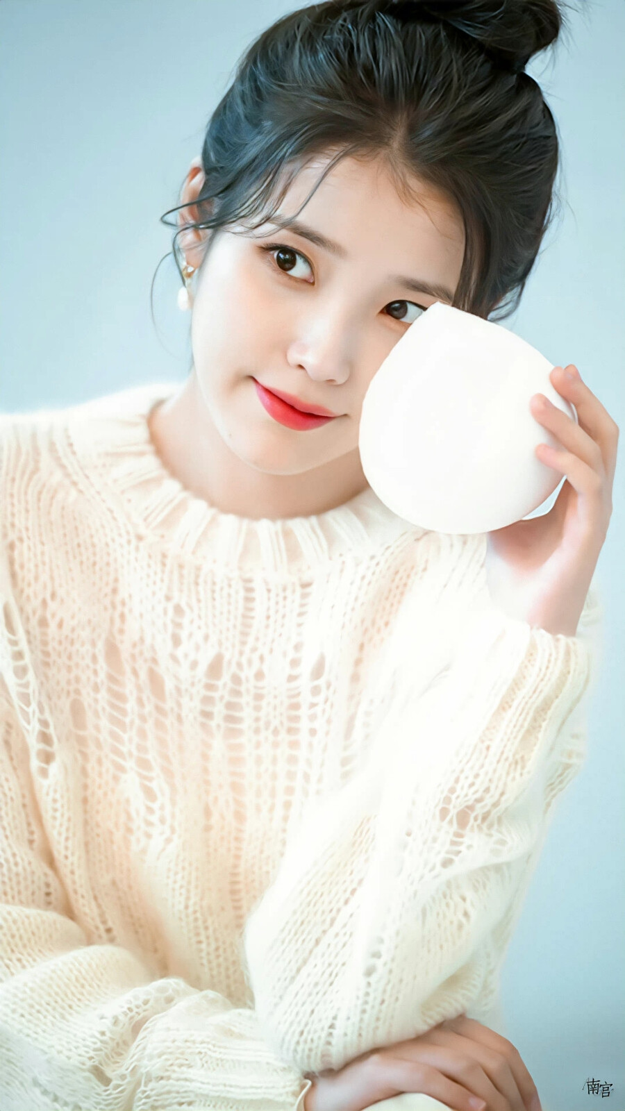 IU | 真露烧酒
cr:__南宫_