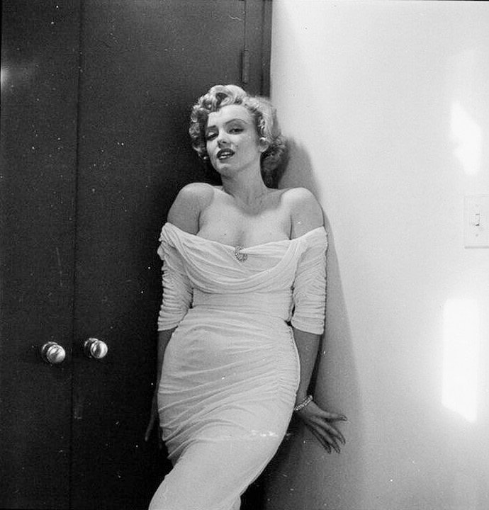 Marilyn Monroe / LIFE Magazine 1952
by Philippe Halsman
