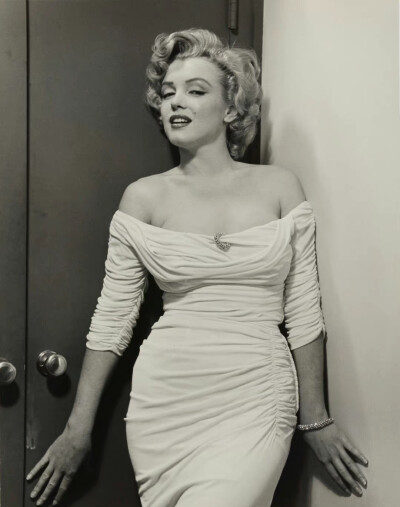 Marilyn Monroe / LIFE Magazine 1952
by Philippe Halsman
