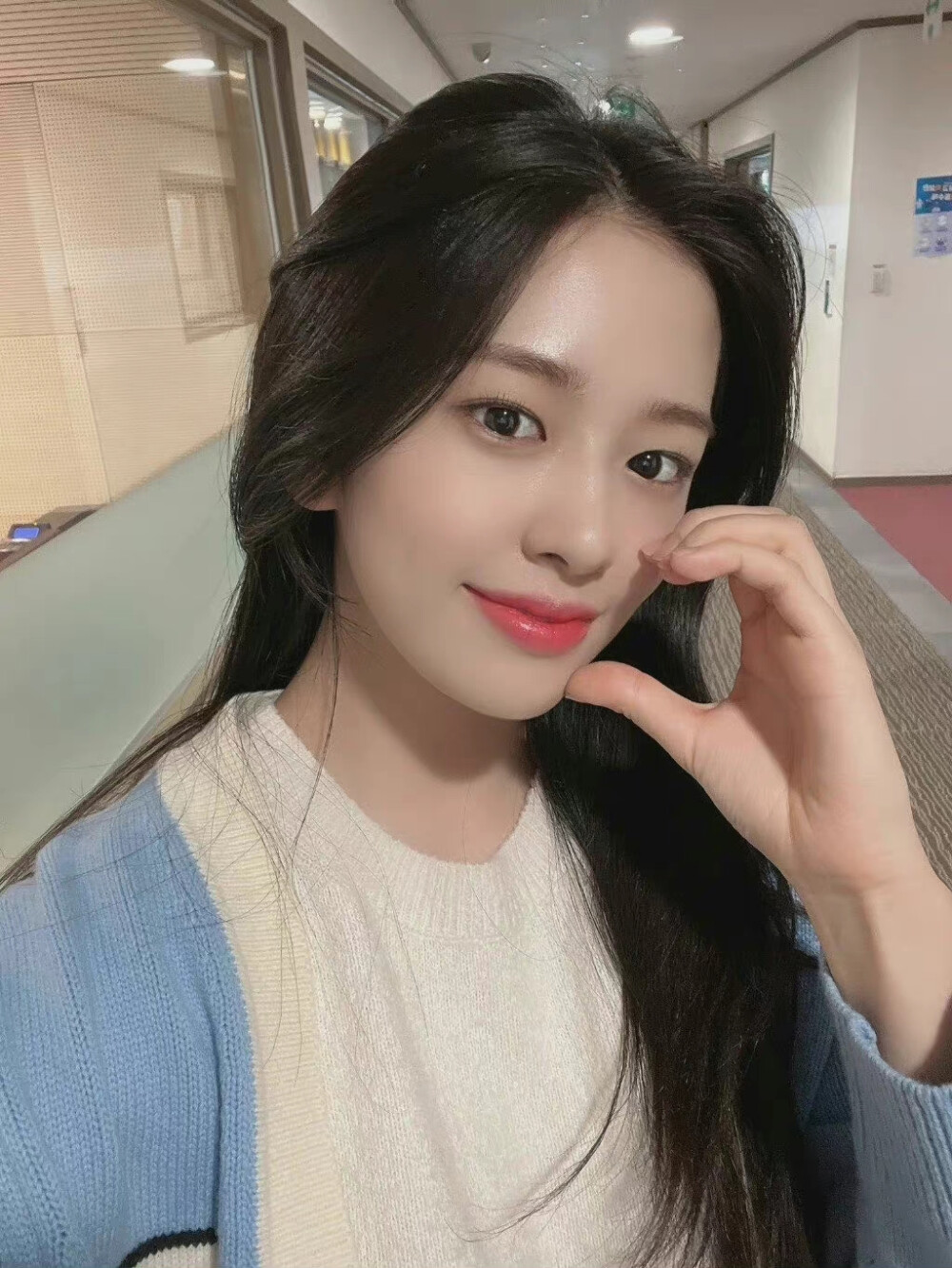 安宥真 の 自拍 /图源见logo 676767侵删