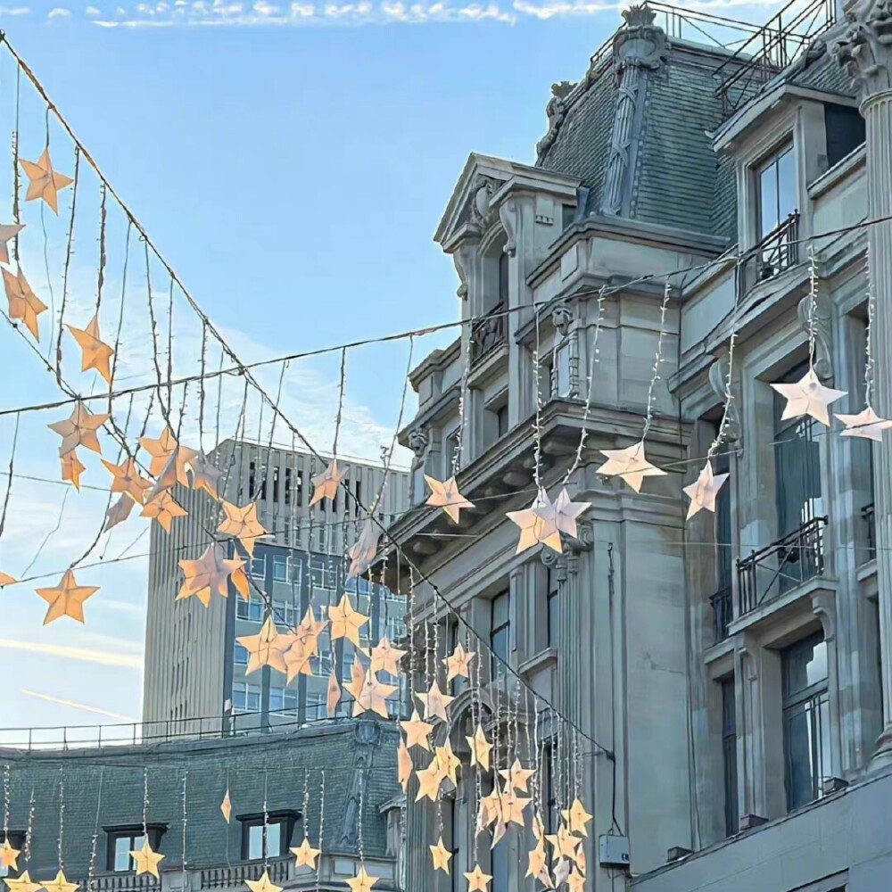 生活不易，别太难为自己，愿生活不拥挤，愿笑容不刻意(*∩_∩*)~