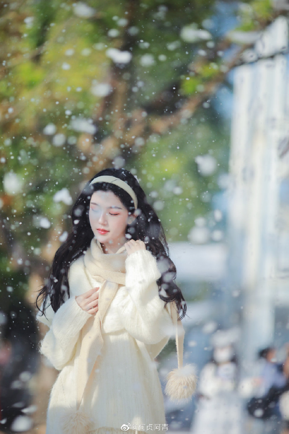 初雪
摄影:@阿贞阿青
出镜:@Sona大小姐 ​​​