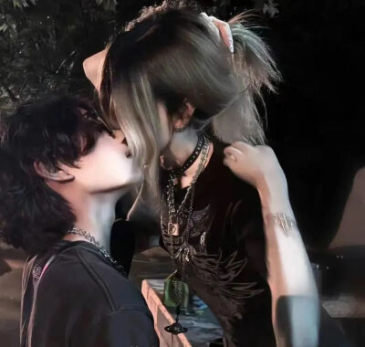 真人情侣头像ᨐ.