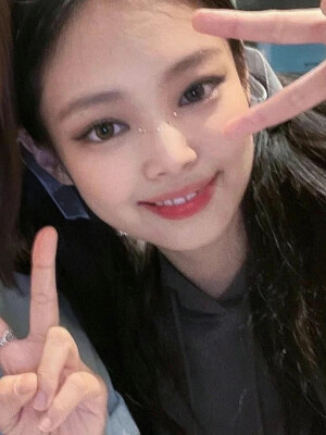 Jennie の 自拍
/图源见logo ​​​侵删