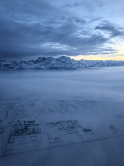 俯瞰风雪天山1