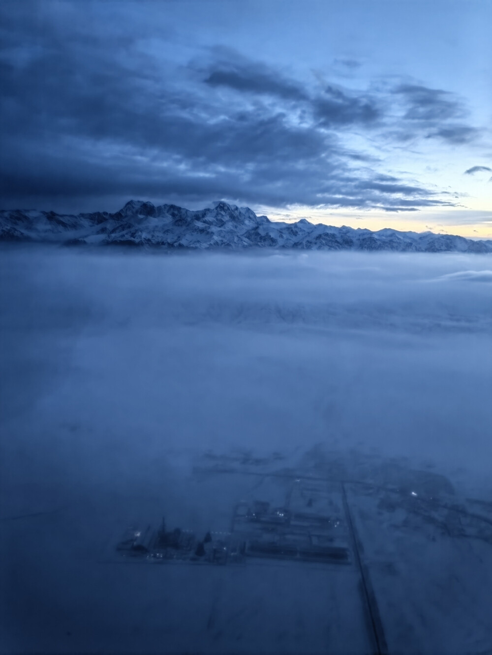 俯瞰风雪天山1