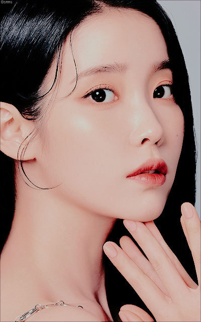 IU 李知恩（Lee Ji Eun)