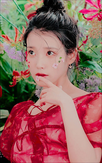 IU 李知恩（Lee Ji Eun)