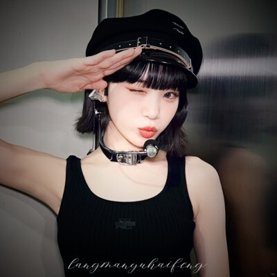 "两个人对视，先躲开的那个人最深情."
金采源滤头