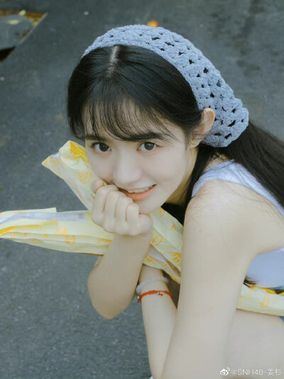 面包脑袋
摄影@花信风与鹿
出镜@SNH48-姜杉