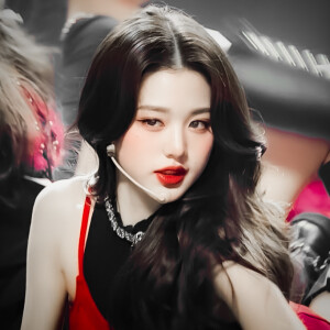 灵魂血骨的冲突，雪白和玫瑰红
            ——《雪白和玫瑰红》