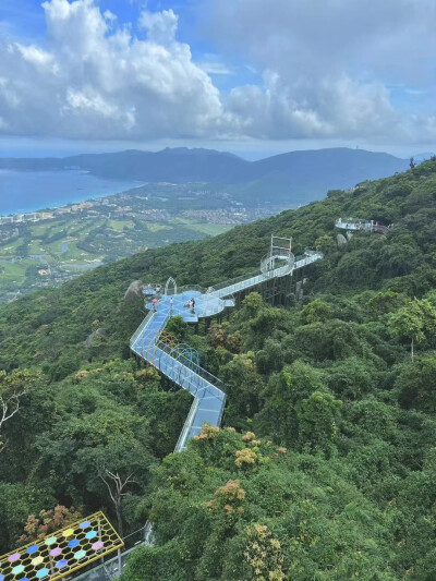 三亚市亚龙湾热带天堂森林公园