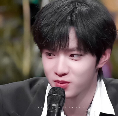 刘耀文、贺峻霖。
原截：江时树