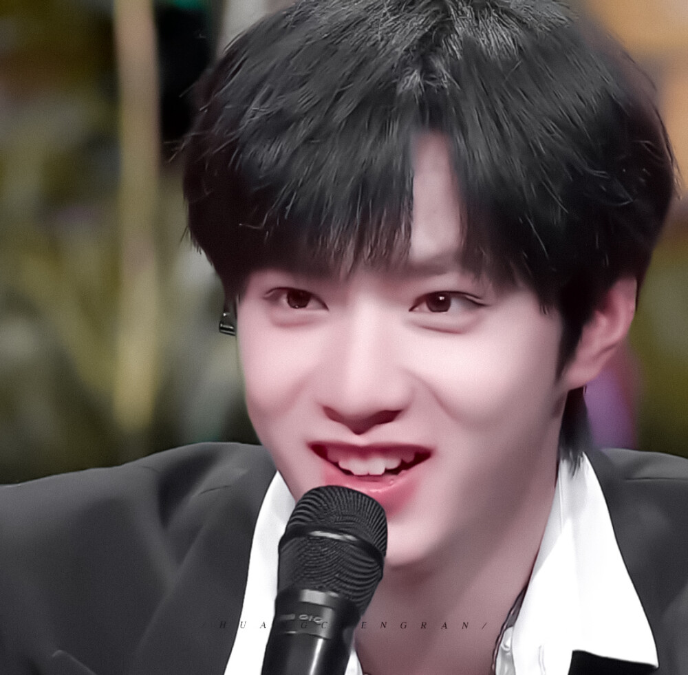 刘耀文、贺峻霖。
原截：江时树