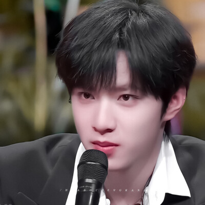 刘耀文、贺峻霖。
原截：江时树