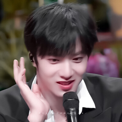 刘耀文、贺峻霖。
原截：江时树