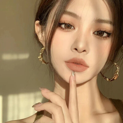 玫瑰到了花期，枯萎已是定局
女头˖⁺.ପଓ˖⁺. 