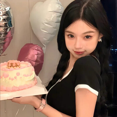 玫瑰到了花期，枯萎已是定局
女头˖⁺.ପଓ˖⁺. 