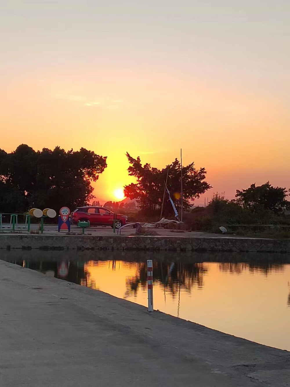 家人们除夕快乐，100f了想要什么fl