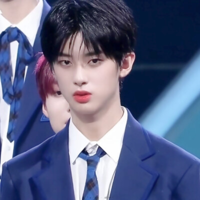 ᵀʰᵉ ᶠⁱʳˢᵗ ᵒⁿᵉ ᵒᵘᵗ ᵒᶠ ᵗʰᵉ ᵇⁱᵍ ʷⁱⁿᵈ ᶜᵃᵐᵉ ʰᵒᵐᵉ ʷⁱᵗʰ ᵐᵉ.
金敏圭＿＿＿＿＿＿＿＿＿©江时树