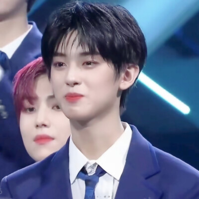 ᵀʰᵉ ᶠⁱʳˢᵗ ᵒⁿᵉ ᵒᵘᵗ ᵒᶠ ᵗʰᵉ ᵇⁱᵍ ʷⁱⁿᵈ ᶜᵃᵐᵉ ʰᵒᵐᵉ ʷⁱᵗʰ ᵐᵉ.
金敏圭＿＿＿＿＿＿＿＿＿©江时树