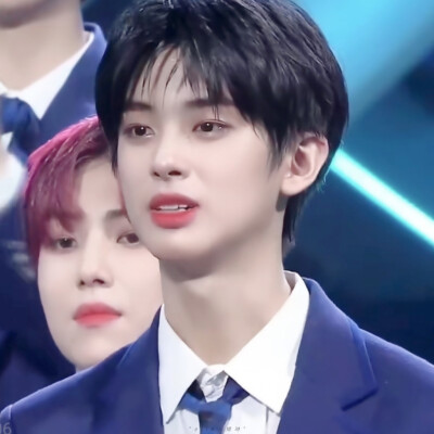 ᵀʰᵉ ᶠⁱʳˢᵗ ᵒⁿᵉ ᵒᵘᵗ ᵒᶠ ᵗʰᵉ ᵇⁱᵍ ʷⁱⁿᵈ ᶜᵃᵐᵉ ʰᵒᵐᵉ ʷⁱᵗʰ ᵐᵉ.
金敏圭＿＿＿＿＿＿＿＿＿©江时树