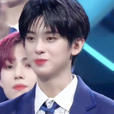 ᵀʰᵉ ᶠⁱʳˢᵗ ᵒⁿᵉ ᵒᵘᵗ ᵒᶠ ᵗʰᵉ ᵇⁱᵍ ʷⁱⁿᵈ ᶜᵃᵐᵉ ʰᵒᵐᵉ ʷⁱᵗʰ ᵐᵉ.
金敏圭＿＿＿＿＿＿＿＿＿©江时树