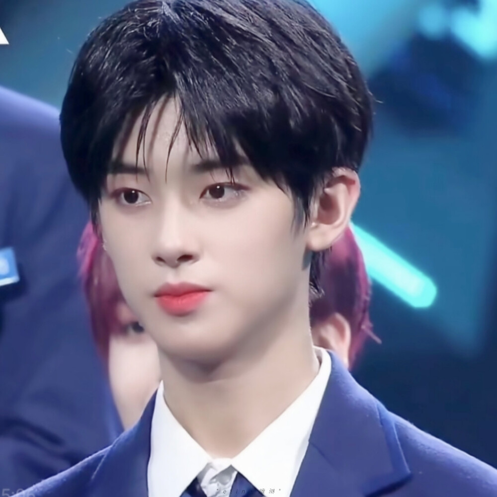 ᵀʰᵉ ᶠⁱʳˢᵗ ᵒⁿᵉ ᵒᵘᵗ ᵒᶠ ᵗʰᵉ ᵇⁱᵍ ʷⁱⁿᵈ ᶜᵃᵐᵉ ʰᵒᵐᵉ ʷⁱᵗʰ ᵐᵉ.
金敏圭＿＿＿＿＿＿＿＿＿©江时树