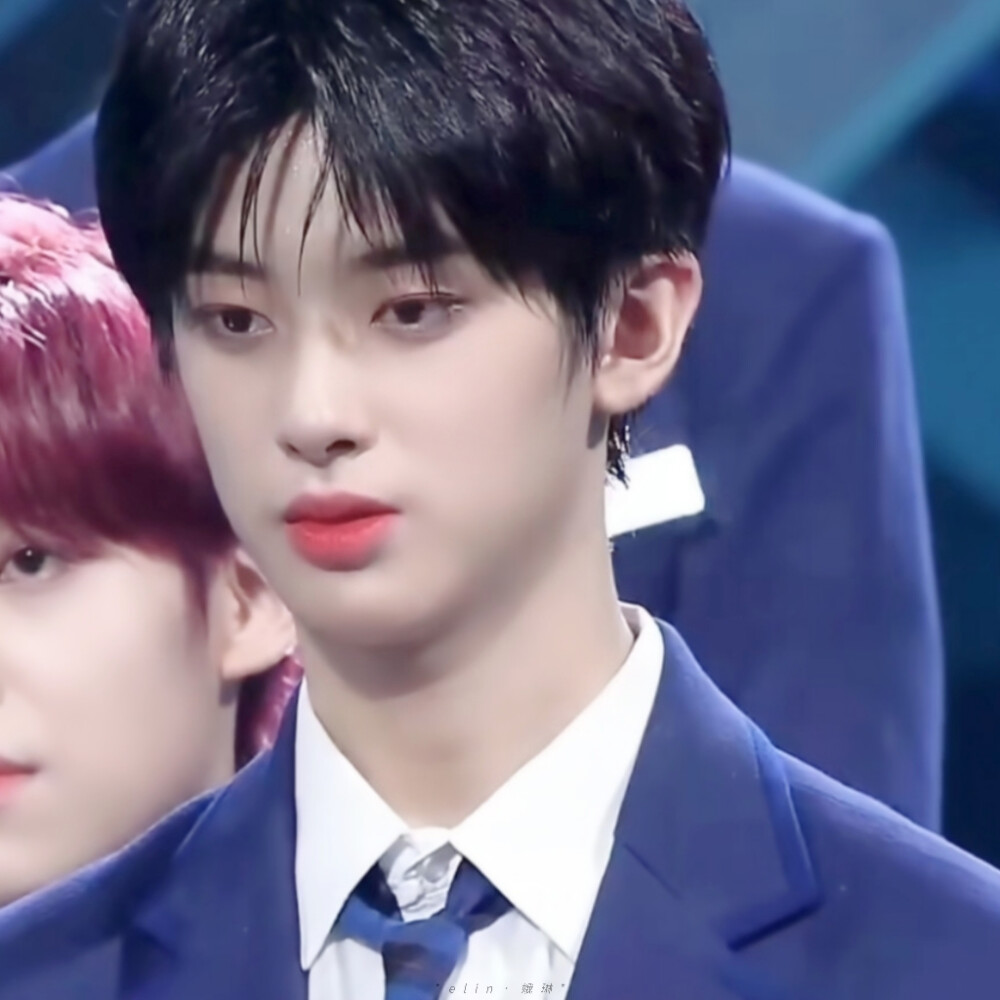 ᵀʰᵉ ᶠⁱʳˢᵗ ᵒⁿᵉ ᵒᵘᵗ ᵒᶠ ᵗʰᵉ ᵇⁱᵍ ʷⁱⁿᵈ ᶜᵃᵐᵉ ʰᵒᵐᵉ ʷⁱᵗʰ ᵐᵉ.
金敏圭＿＿＿＿＿＿＿＿＿©江时树