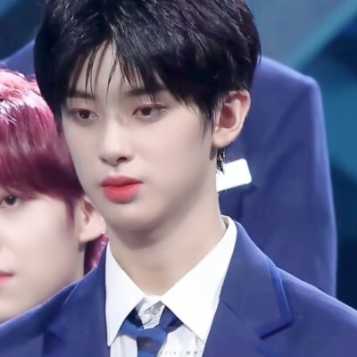 ᵀʰᵉ ᶠⁱʳˢᵗ ᵒⁿᵉ ᵒᵘᵗ ᵒᶠ ᵗʰᵉ ᵇⁱᵍ ʷⁱⁿᵈ ᶜᵃᵐᵉ ʰᵒᵐᵉ ʷⁱᵗʰ ᵐᵉ.
金敏圭＿＿＿＿＿＿＿＿＿©江时树