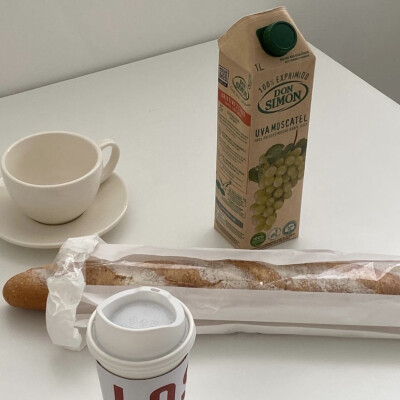 [朋友圈背景图ins风]
而雪无穷尽地落下，仿佛誓要染白此世