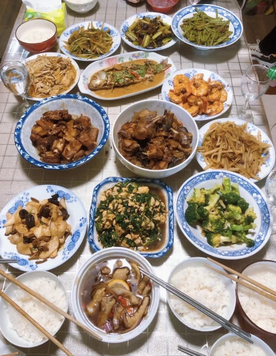 仪式感
美食当前，减肥是什么
一波减肥拦路虎
美食 小吃 颜值饮料
唯美食不可辜负
来一波放毒
一个人的暖心餐
年夜饭