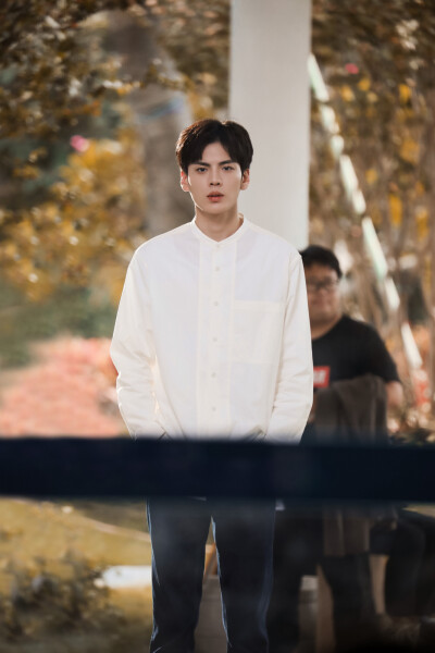 毕雯珺 世界微尘里 艾景初