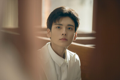 毕雯珺 世界微尘里 艾景初