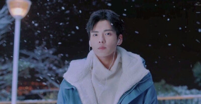 毕雯珺 世界微尘里 艾景初