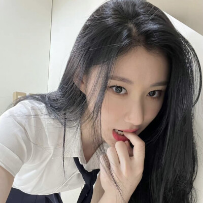 彩领˘ᗜ˘