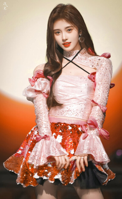 鞠婧祎
图源微博©-聚是满天星-