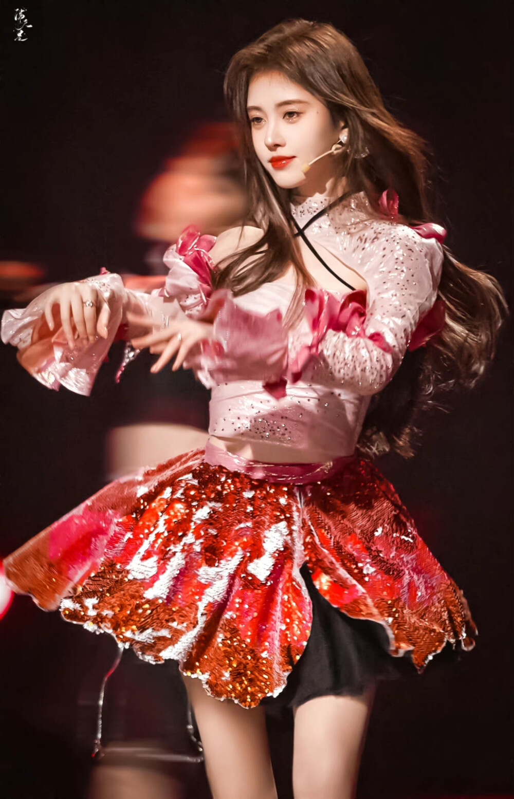 鞠婧祎
图源微博©-聚是满天星-