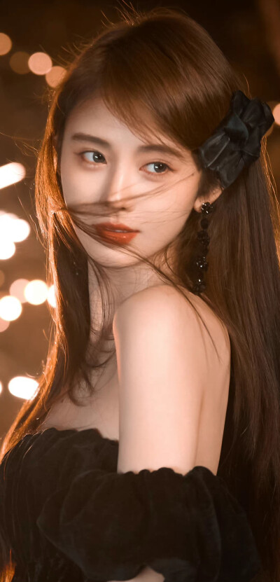 鞠婧祎
图源微博-聚是满天星-