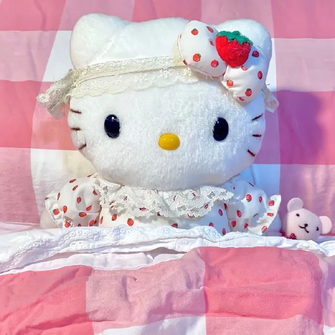 HelloKitty背景图
cr.vx公众号文案网名大全 侵权删