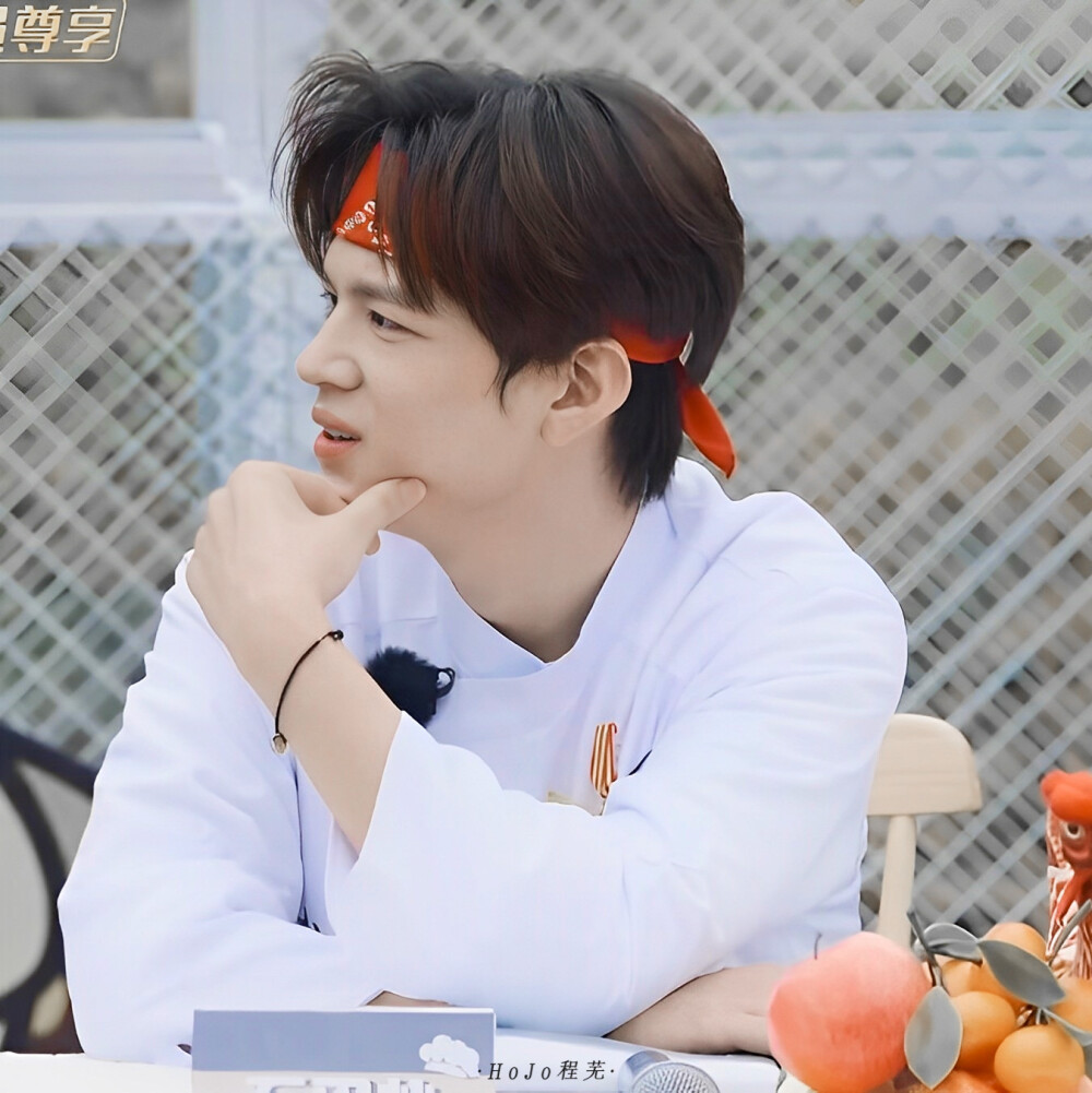 “呀呀呀！天才的敏感美食家石用盐”
○石凯
抱图dd点赞收专
原©HoJo程芜自截